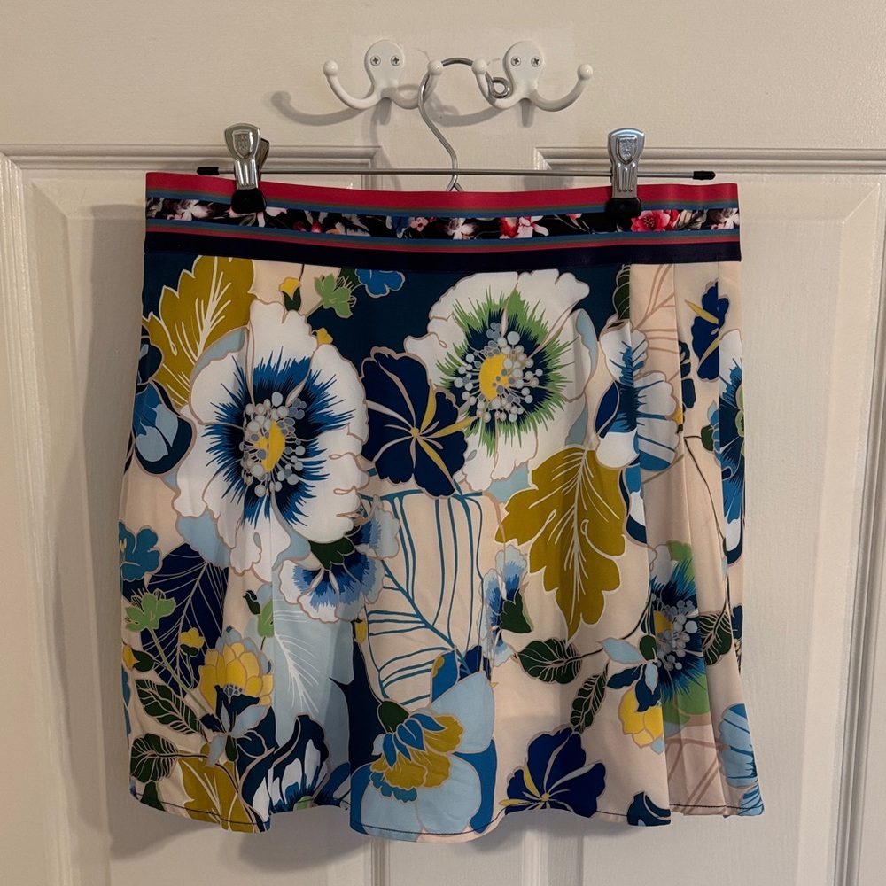 Gorgeous Johnny Was “Active” skorts size large.  EUC.